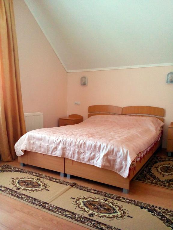 Hotel Sadiba "Lisova Pisnia" Synyak Esterno foto