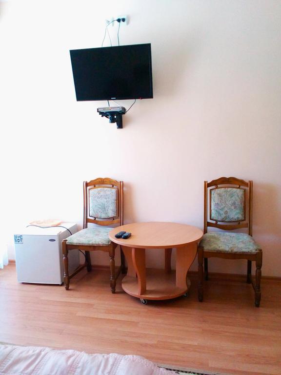 Hotel Sadiba "Lisova Pisnia" Synyak Esterno foto