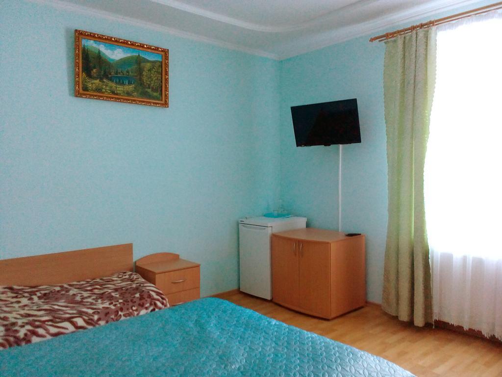 Hotel Sadiba "Lisova Pisnia" Synyak Esterno foto