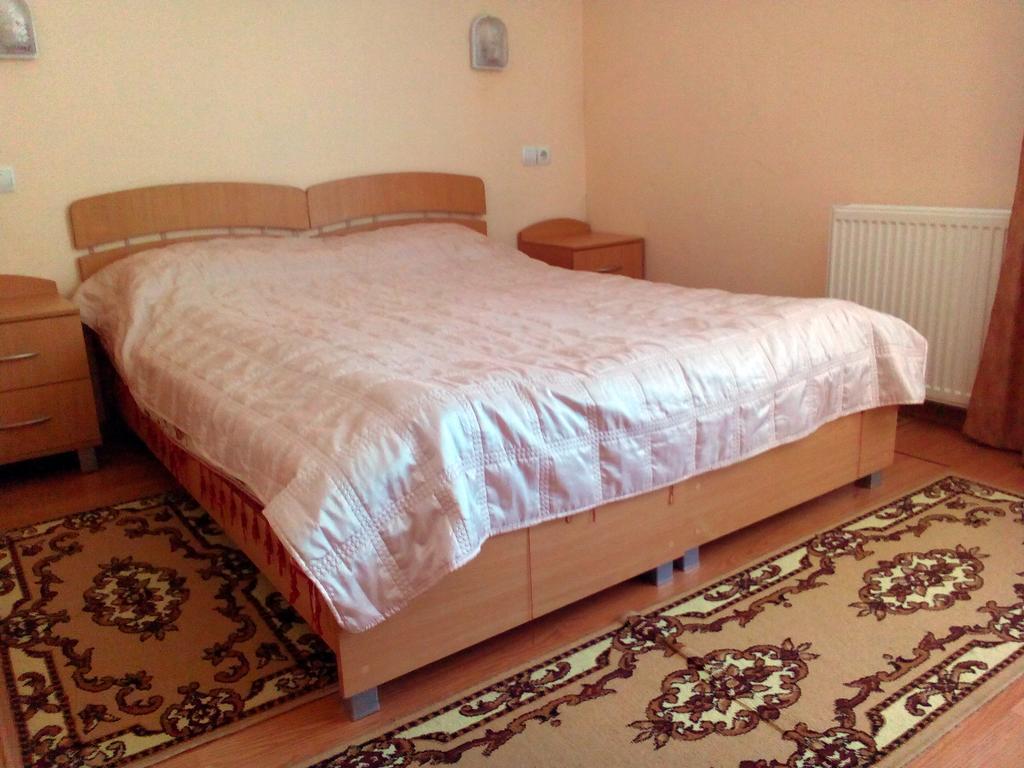 Hotel Sadiba "Lisova Pisnia" Synyak Esterno foto